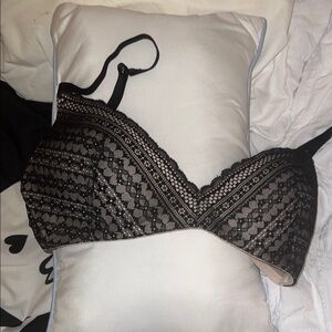 Victoria's Secret Black Lace Bra.  Had misplaced a box of listed items found em😊